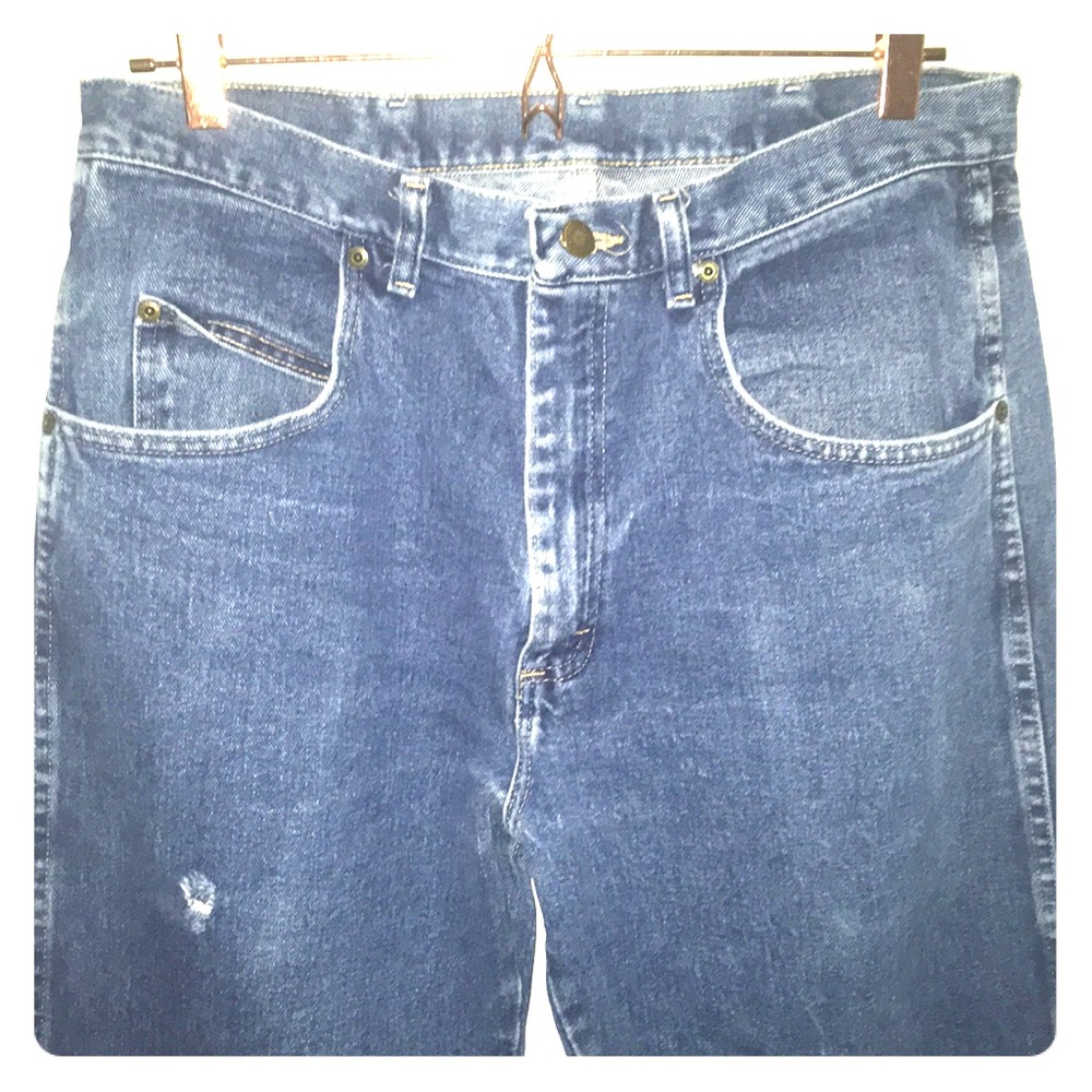 Wrangler 34 x 32 Rugged Wear Relaxed Blue Jeans